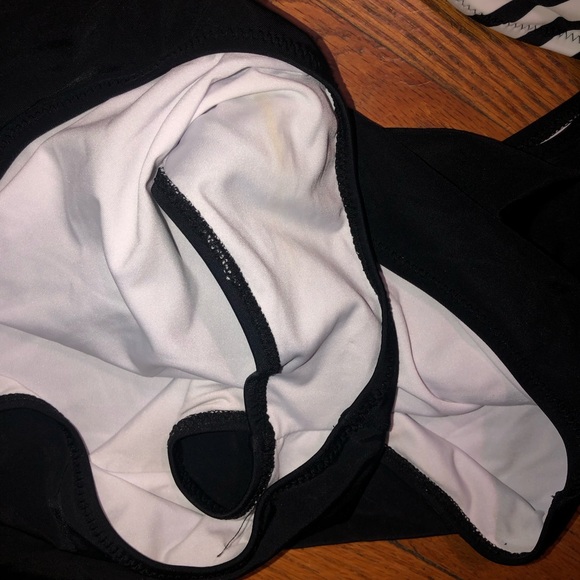 Cupshe Swimsuit - Picture 3 of 6